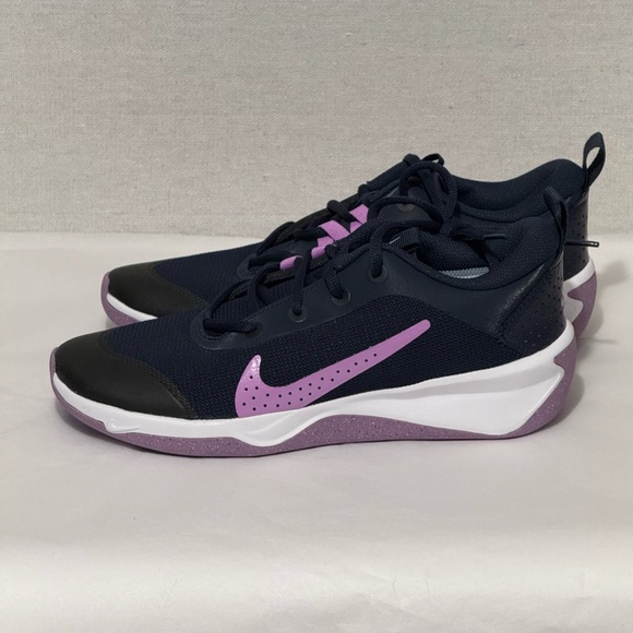 Nike Omni Multi-Court Sneakers - size 6.5 - Picture 1 of 9